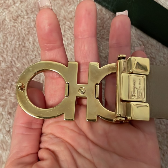 Reversible Ferragamo Leather Belt - Picture 4 of 16